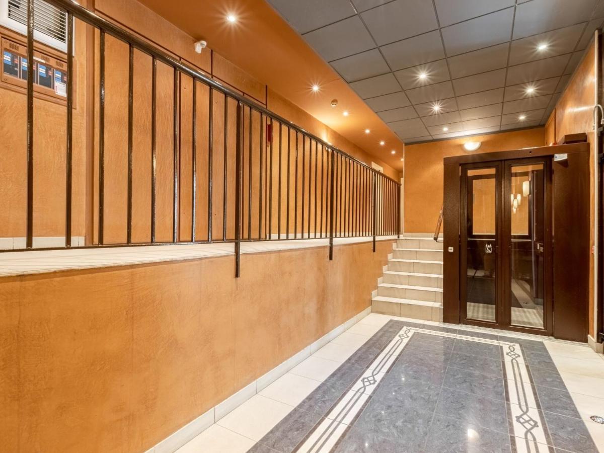 Elegant In With Balcony *
